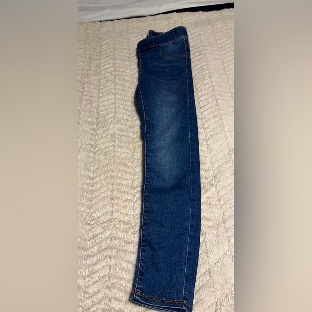 4 pair of jeans SOLD TOGETHER